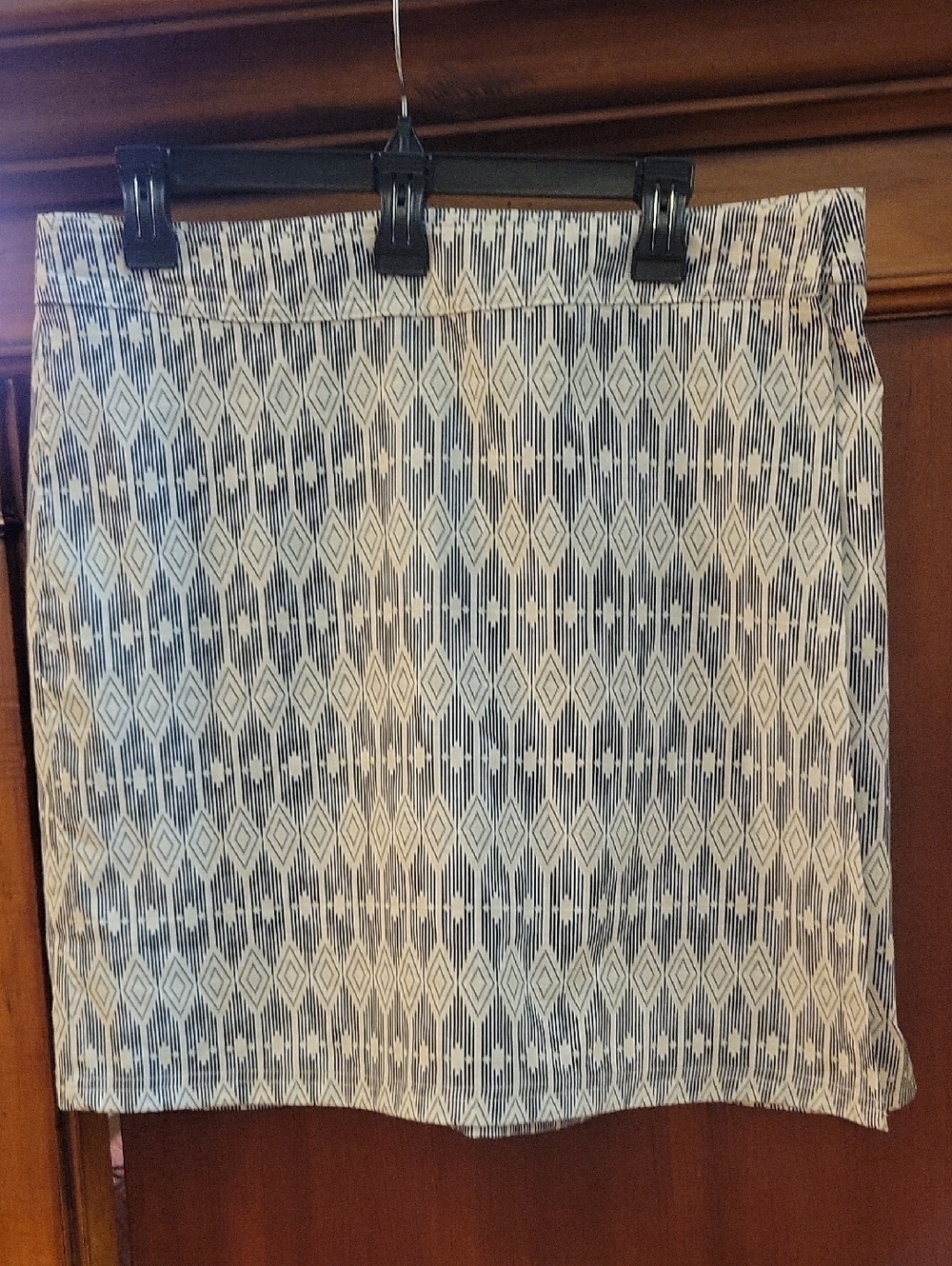 Rip Skirt Hawaii | Geometric Print Velcro Wrap Skirt Cream Black - Size Large
